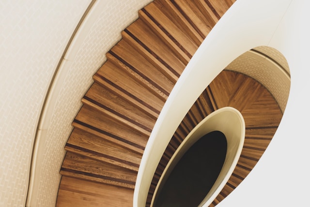 Kreacja spójności stylu w projektowaniu schodów drewnianych